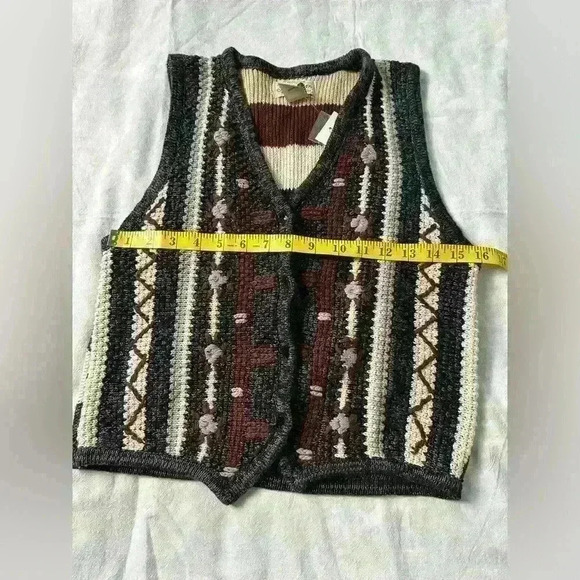 St. John’s Bay Crocheted Vest Size Small - Picture 5 of 9